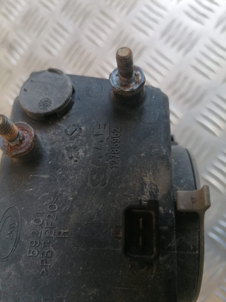 Miglas lukturis priekšā labajā pusē priekš SAAB 9-3 2002 3 Miglas lukturis priekšā labajā pusē priekš SAAB 9-3 2002