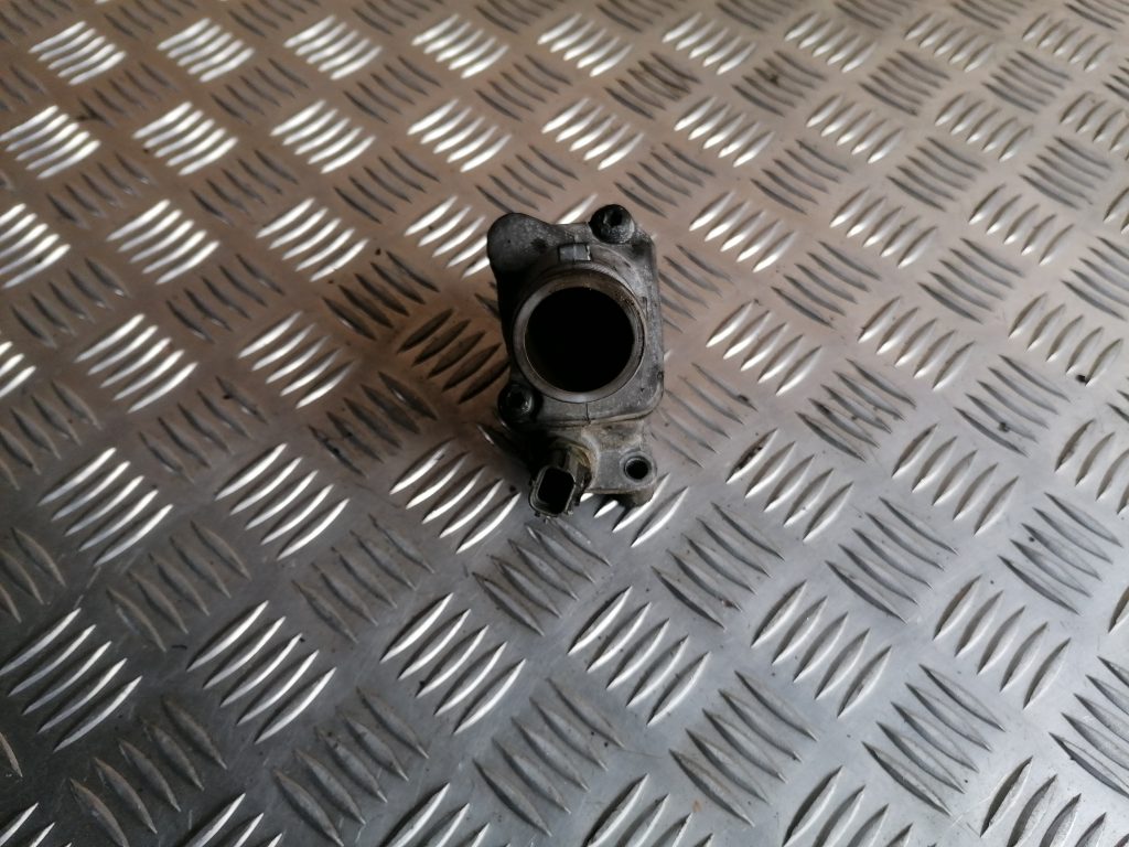 Termostata korpuss priekš VOLVO S80 2007 GREY 1 Termostata korpuss priekš VOLVO S80 2007 GREY