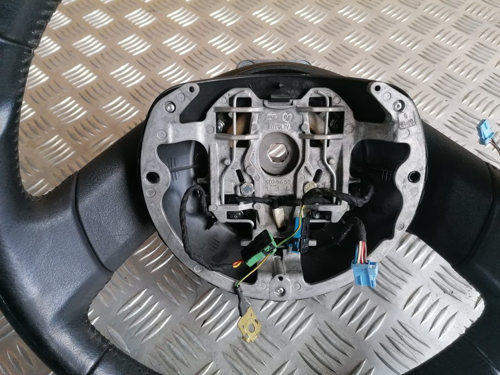 Stūre priekš CITROEN C4 2006 3 Stūre priekš CITROEN C4 2006