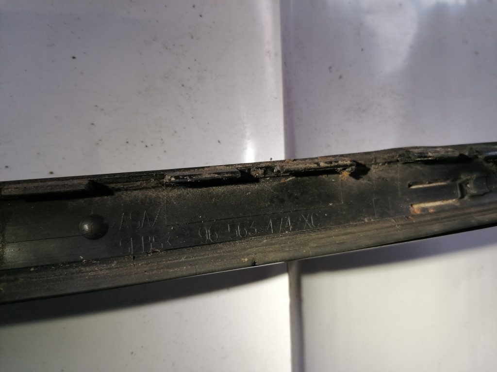 Vējstikla moldings priekš CITROEN C4 2006 2 Vējstikla moldings priekš CITROEN C4 2006