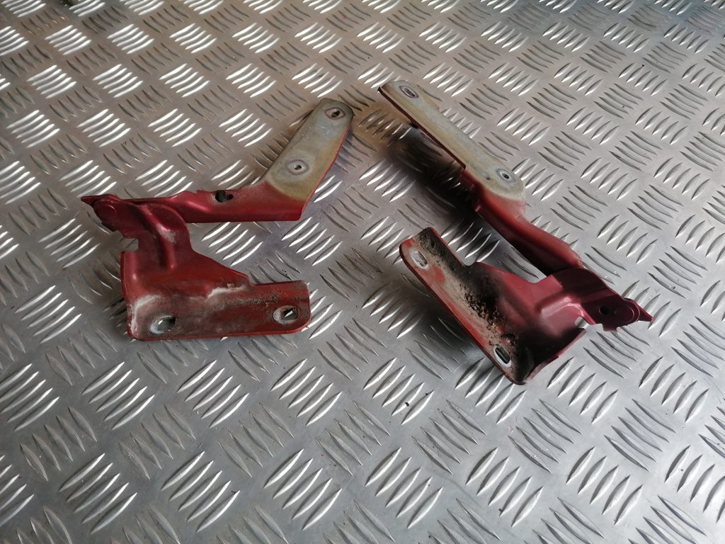 Pārsega eņģe, pa labi priekš CITROEN C4 2006 1 Pārsega eņģe, pa labi priekš CITROEN C4 2006