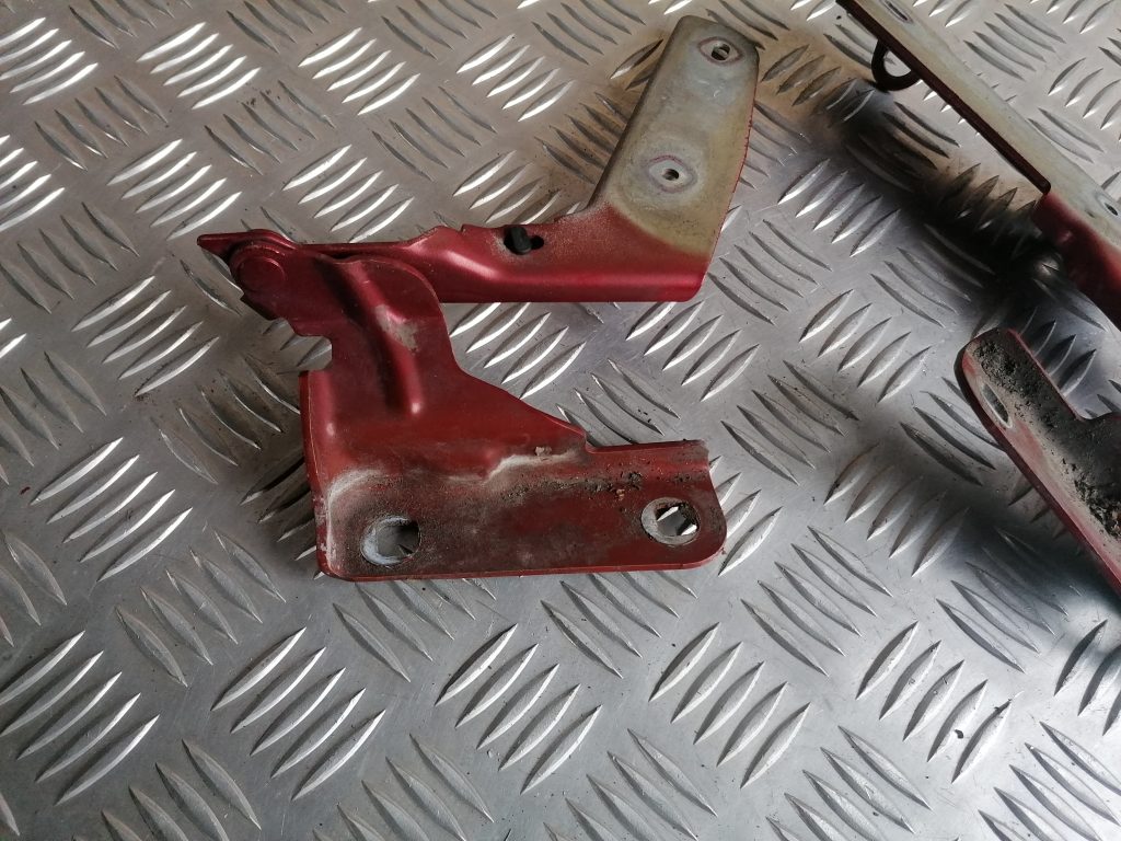 Pārsega eņģe, pa labi priekš CITROEN C4 2006 2 Pārsega eņģe, pa labi priekš CITROEN C4 2006