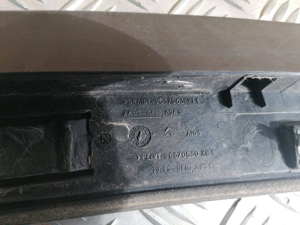 Bagāžnieka vāka spoileris priekš CITROEN C4 2006 4 Bagāžnieka vāka spoileris priekš CITROEN C4 2006