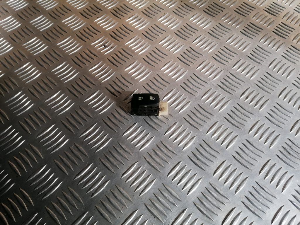 Atvēršanas/aizvēršanas poga priekš CITROEN C4 2006 1 Atvēršanas/aizvēršanas poga priekš CITROEN C4 2006