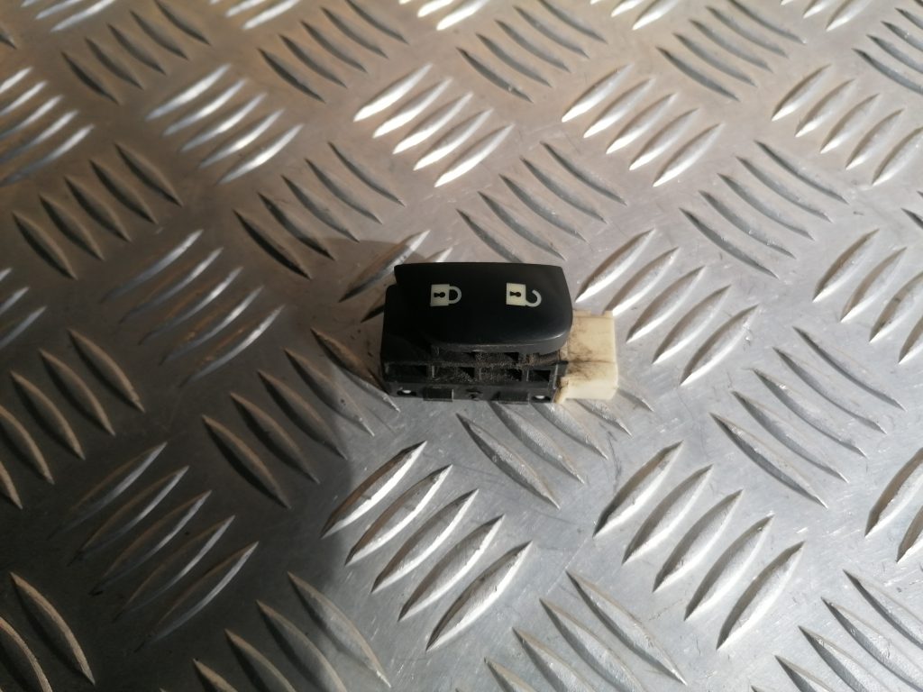 Atvēršanas/aizvēršanas poga priekš CITROEN C4 2006 2 Atvēršanas/aizvēršanas poga priekš CITROEN C4 2006