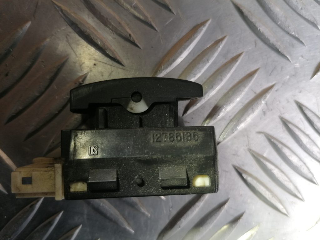 Atvēršanas/aizvēršanas poga priekš CITROEN C4 2006 3 Atvēršanas/aizvēršanas poga priekš CITROEN C4 2006