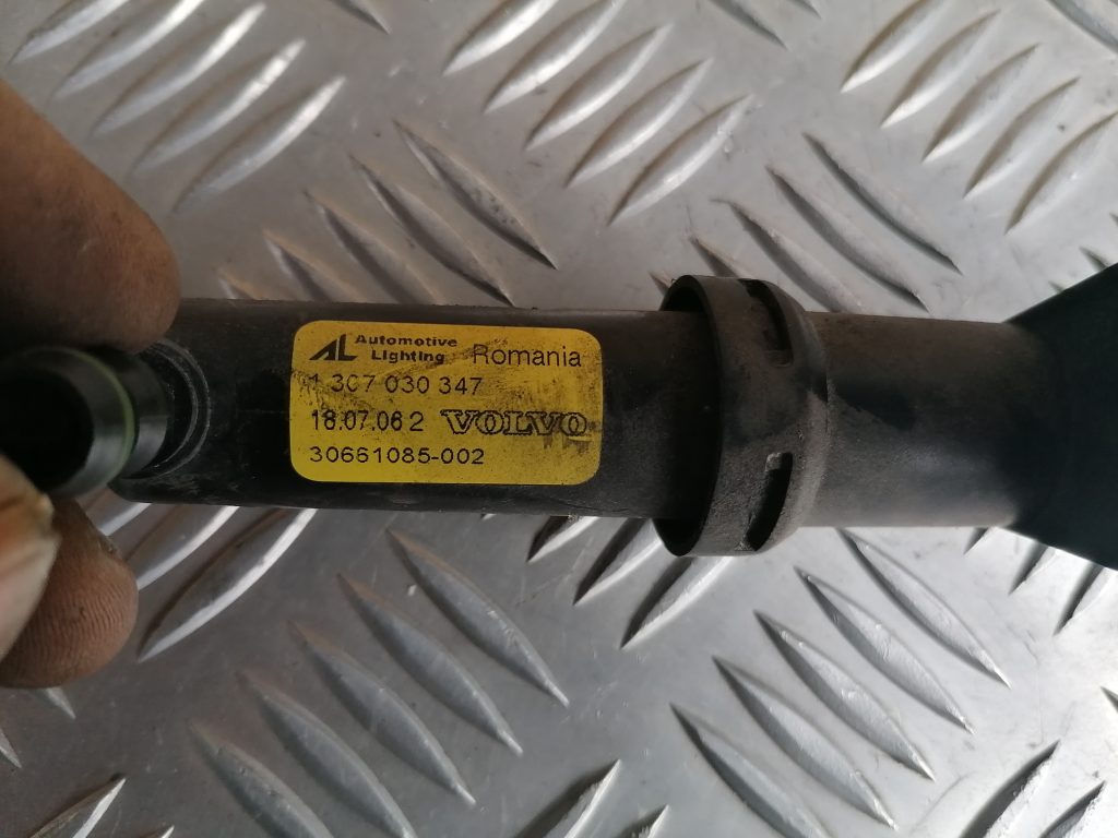 Lukturu mazgātāja sprausla priekš VOLVO C30 2008 TURQUOISE 2 Lukturu mazgātāja sprausla priekš VOLVO C30 2008 TURQUOISE