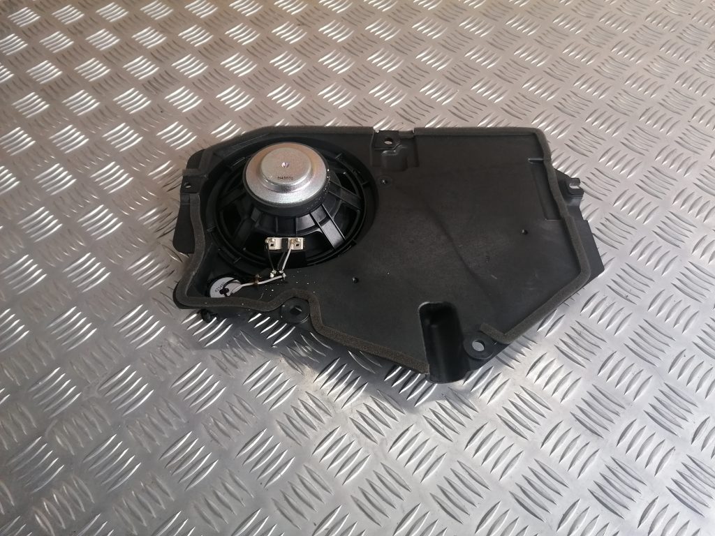 Durvju skaļrunis, apakšā priekš VOLVO C30 2008 TURQUOISE