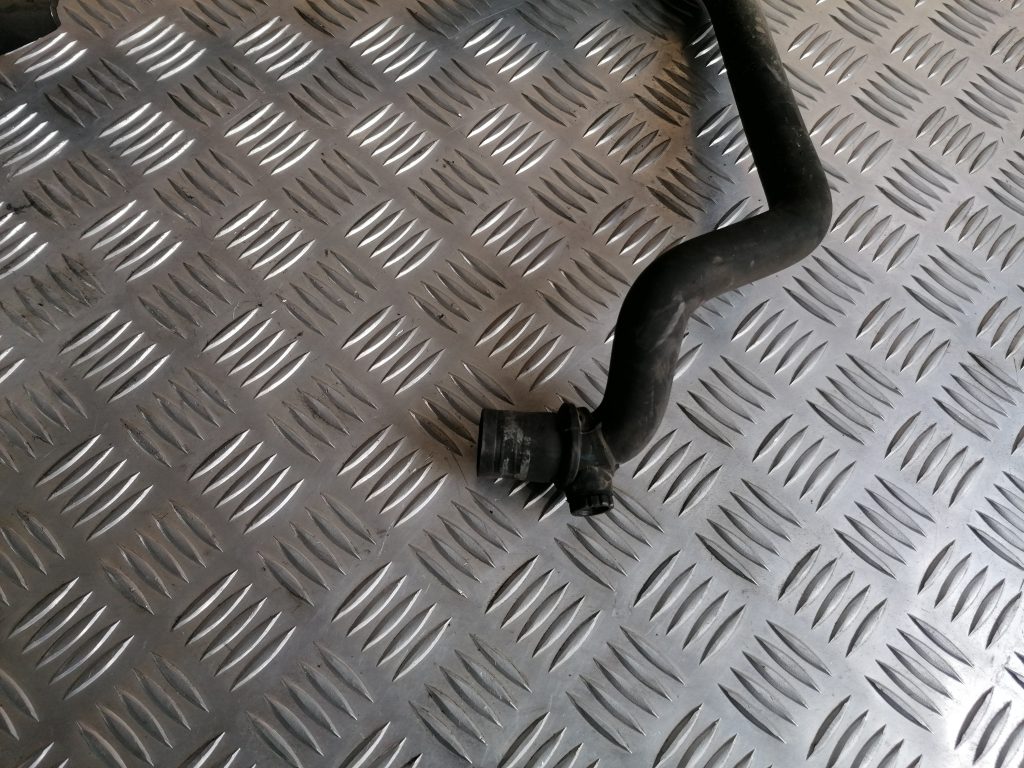 Dzesēšanas caurules priekš VOLVO C30 2008 TURQUOISE 2 Dzesēšanas caurules priekš VOLVO C30 2008 TURQUOISE