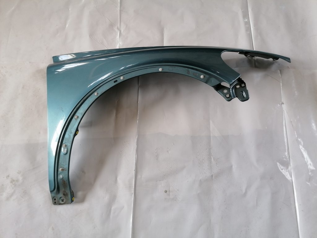 Priekšējais labais spārns priekš VOLVO C30 2008 TURQUOISE