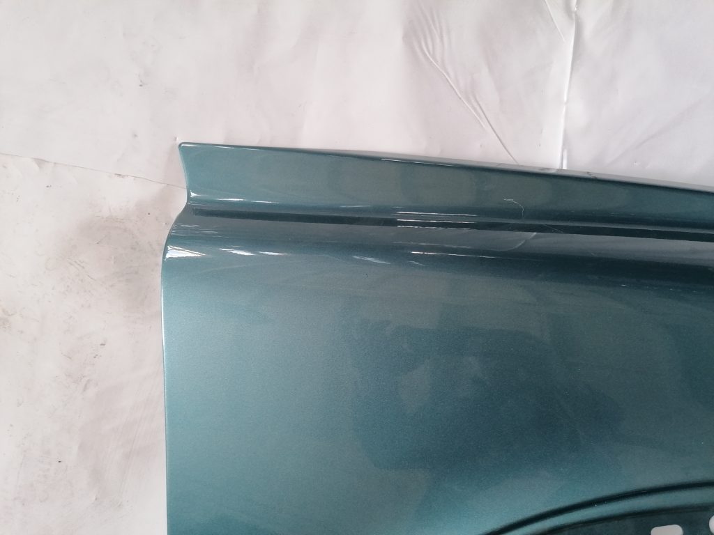 Priekšējais labais spārns priekš VOLVO C30 2008 TURQUOISE