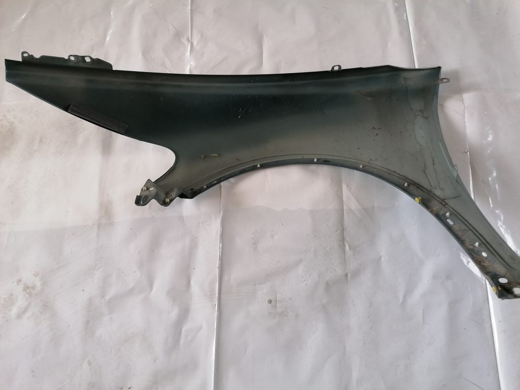 Priekšējais labais spārns priekš VOLVO C30 2008 TURQUOISE