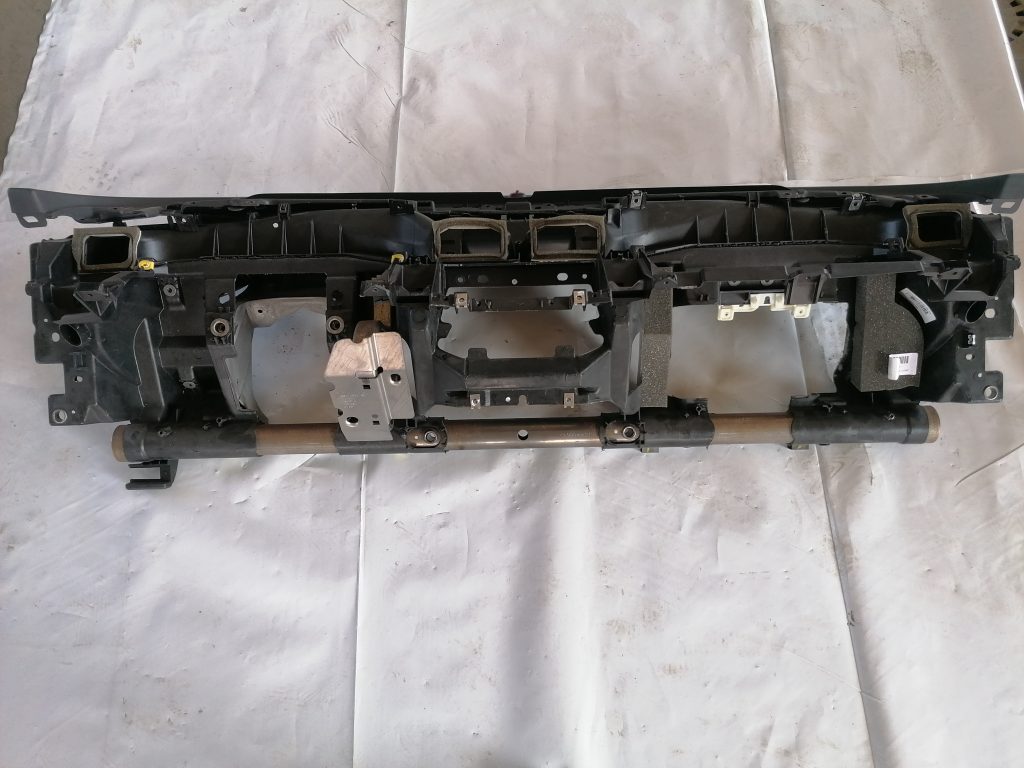 Mērinstrumentu paneļa pastiprinātājs priekš VOLVO C30 2008 TURQUOISE 1 Mērinstrumentu paneļa pastiprinātājs priekš VOLVO C30 2008 TURQUOISE