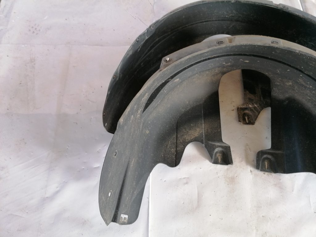 Priekšējo paspārnu komplekts priekš VOLVO C30 2008 TURQUOISE