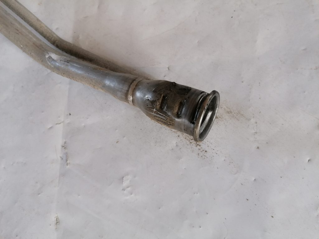 Degvielas tvertnes ielējama caurule priekš VOLVO C30 2008 TURQUOISE 2 Degvielas tvertnes ielējama caurule priekš VOLVO C30 2008 TURQUOISE