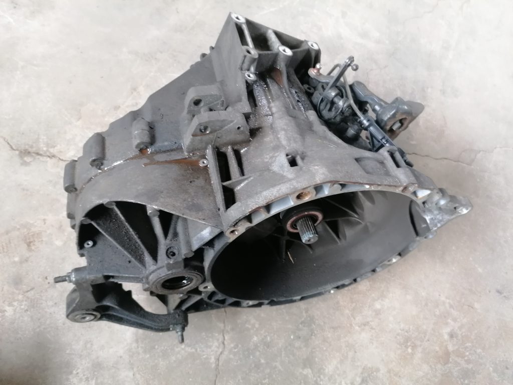 Mehāniska pārnesumkārba priekš VOLVO C30 2008 TURQUOISE 2 Mehāniska pārnesumkārba priekš VOLVO C30 2008 TURQUOISE