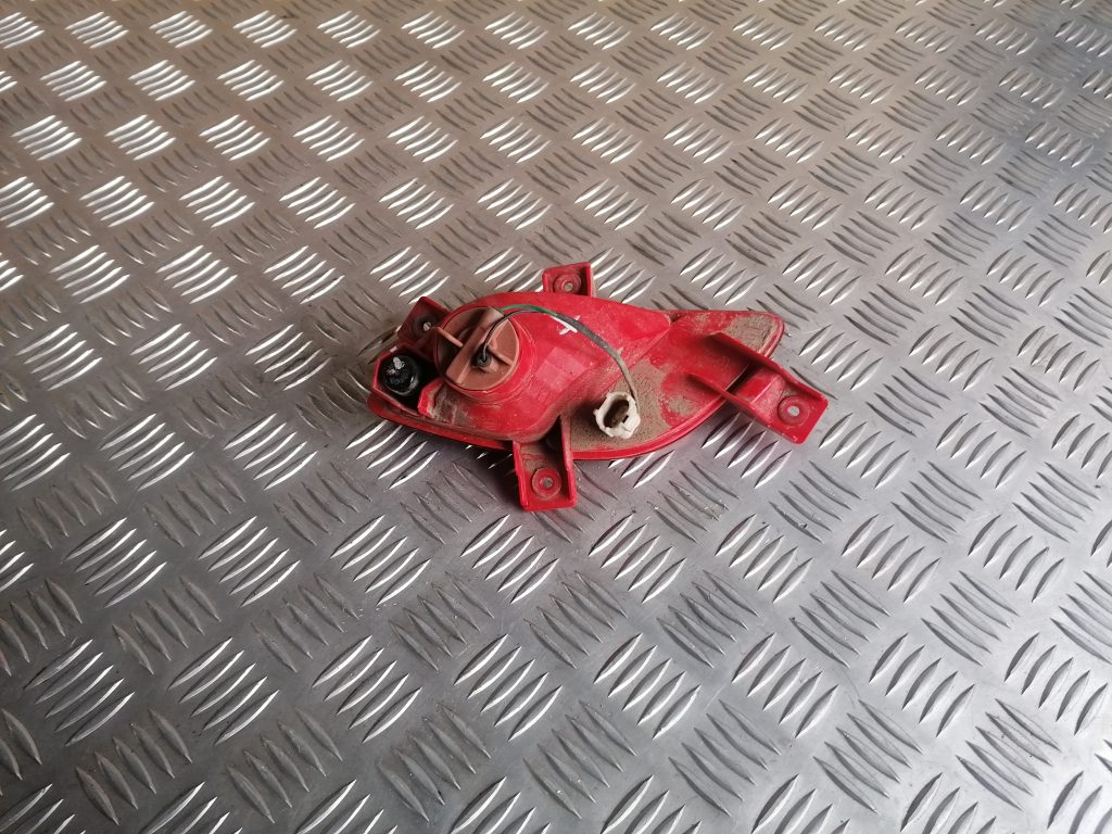 Miglas lukturis aizmugurē labā pusē priekš HYUNDAI I30 2012 2 Miglas lukturis aizmugurē labā pusē priekš HYUNDAI I30 2012