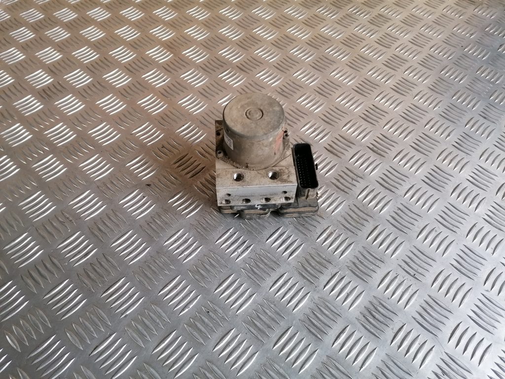 ABS bloks priekš HYUNDAI I30 2012 1 ABS bloks priekš HYUNDAI I30 2012