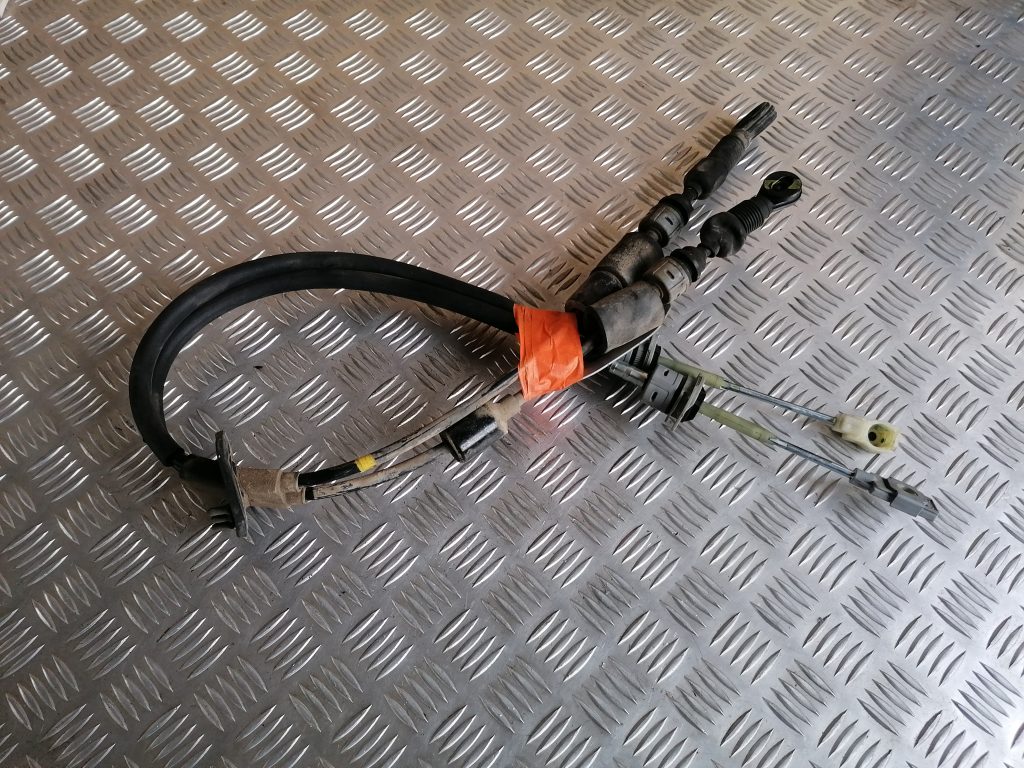 Pārnesumu pārslēgšanas mehānisma troses priekš HYUNDAI I30 2012 3 Pārnesumu pārslēgšanas mehānisma troses priekš HYUNDAI I30 2012