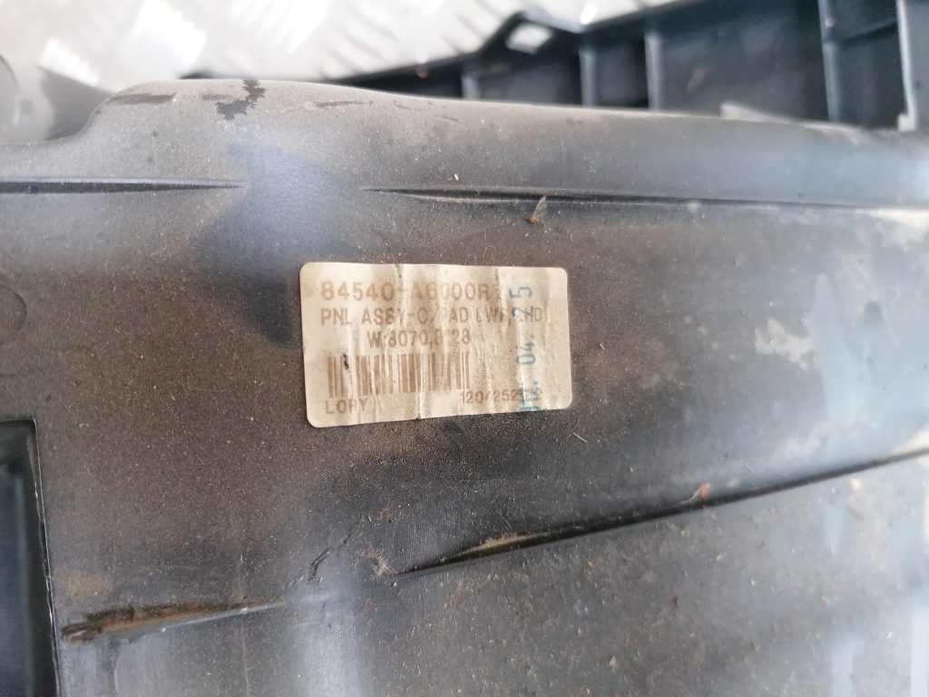 Mantu glabāšanas nodalījums pasažiera pusē priekš HYUNDAI I30 2012 2 Mantu glabāšanas nodalījums pasažiera pusē priekš HYUNDAI I30 2012