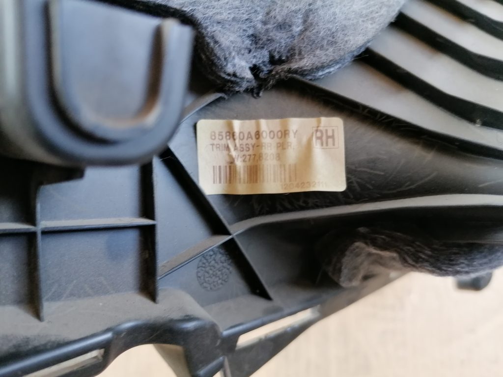 Aizmugurējas salona statnes apdare priekš HYUNDAI I30 2012