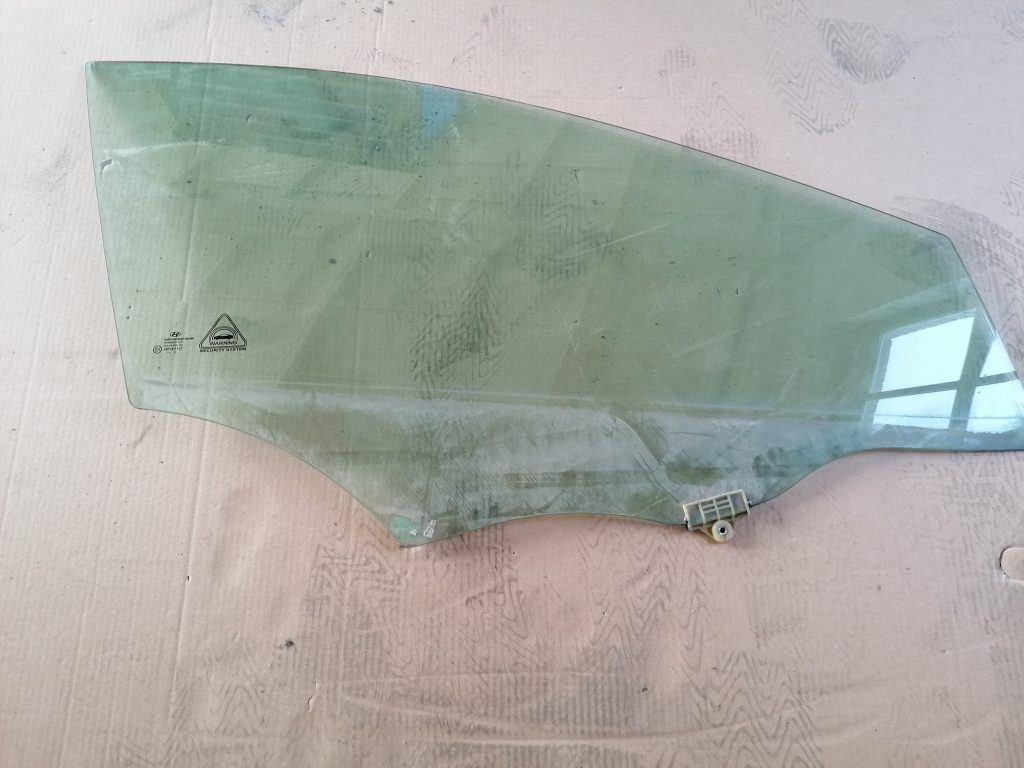Priekšējo labo durvju stikls priekš HYUNDAI I30 2012 1 Priekšējo labo durvju stikls priekš HYUNDAI I30 2012