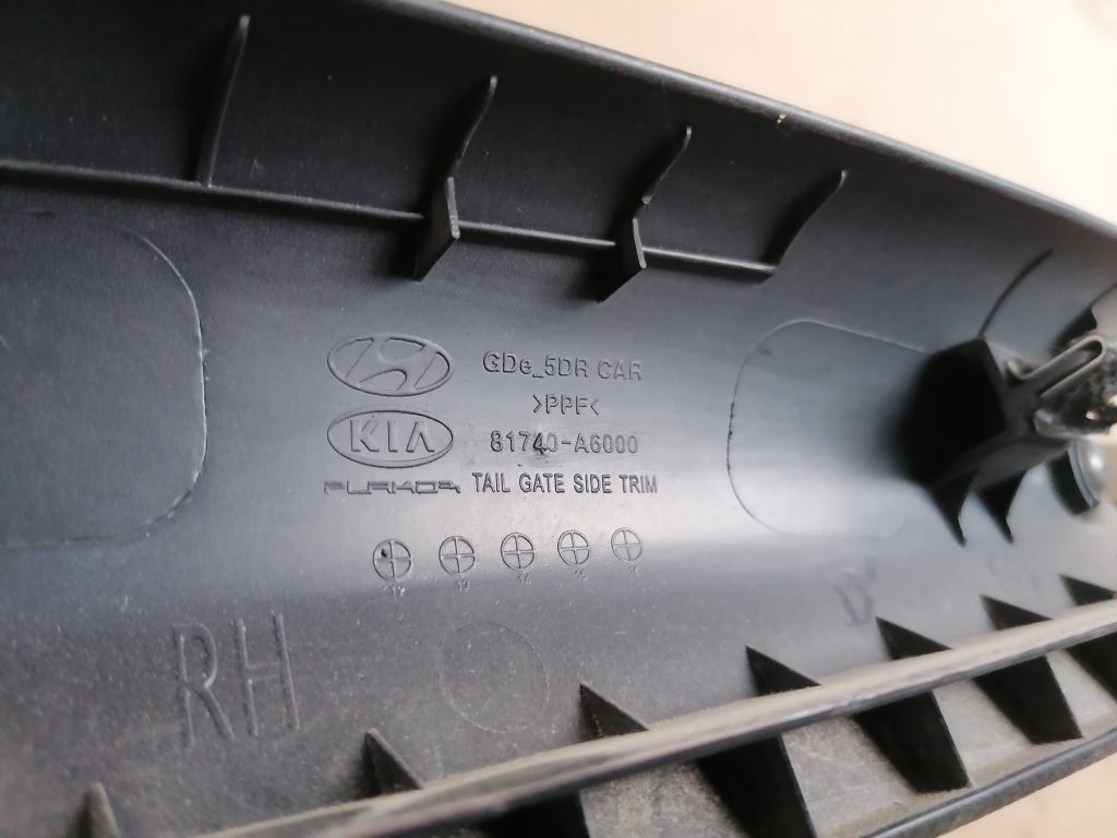 Bagāžnieka vāka apdare priekš HYUNDAI I30 2012