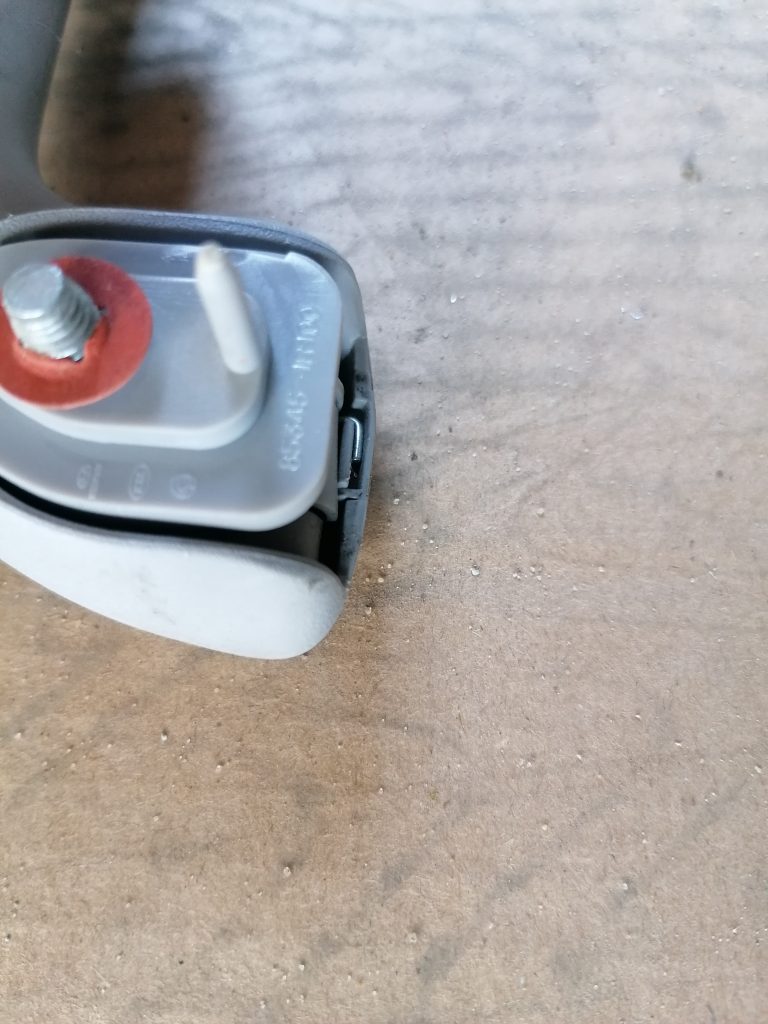 Salona rokturis griestos priekš HYUNDAI I30 2012