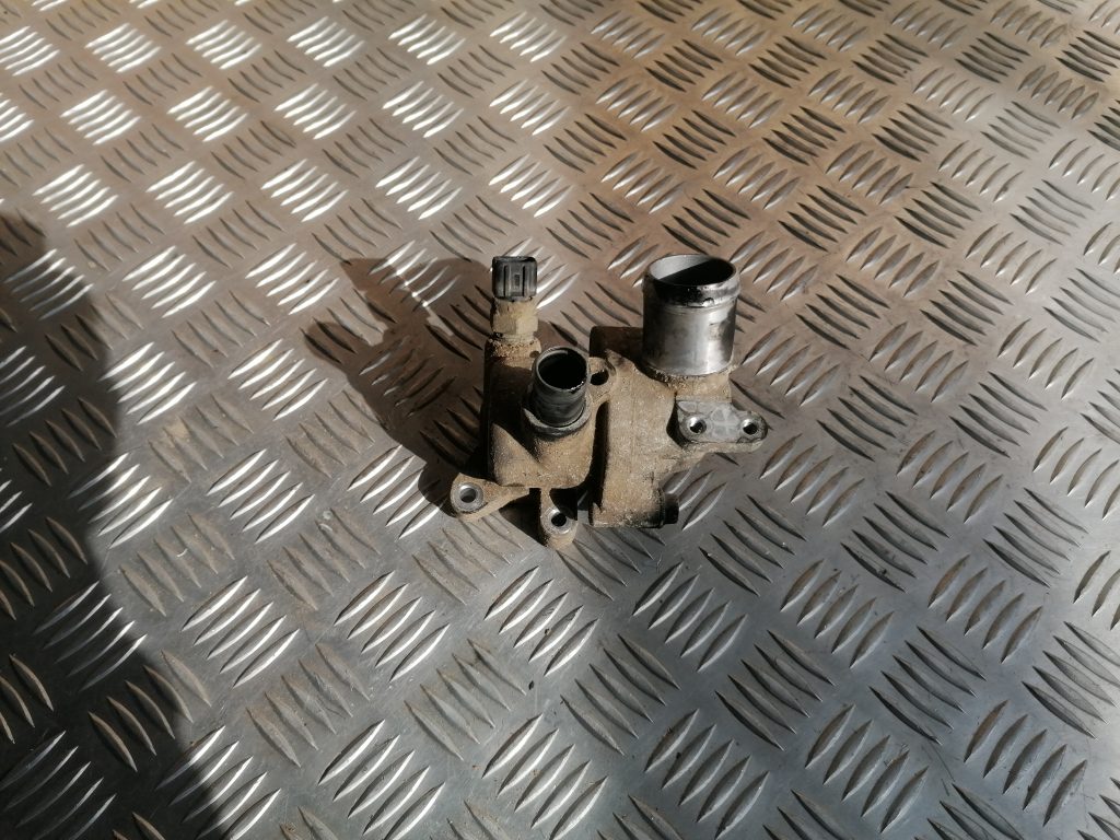 Termostata korpuss priekš HYUNDAI I30 2012 1 Termostata korpuss priekš HYUNDAI I30 2012