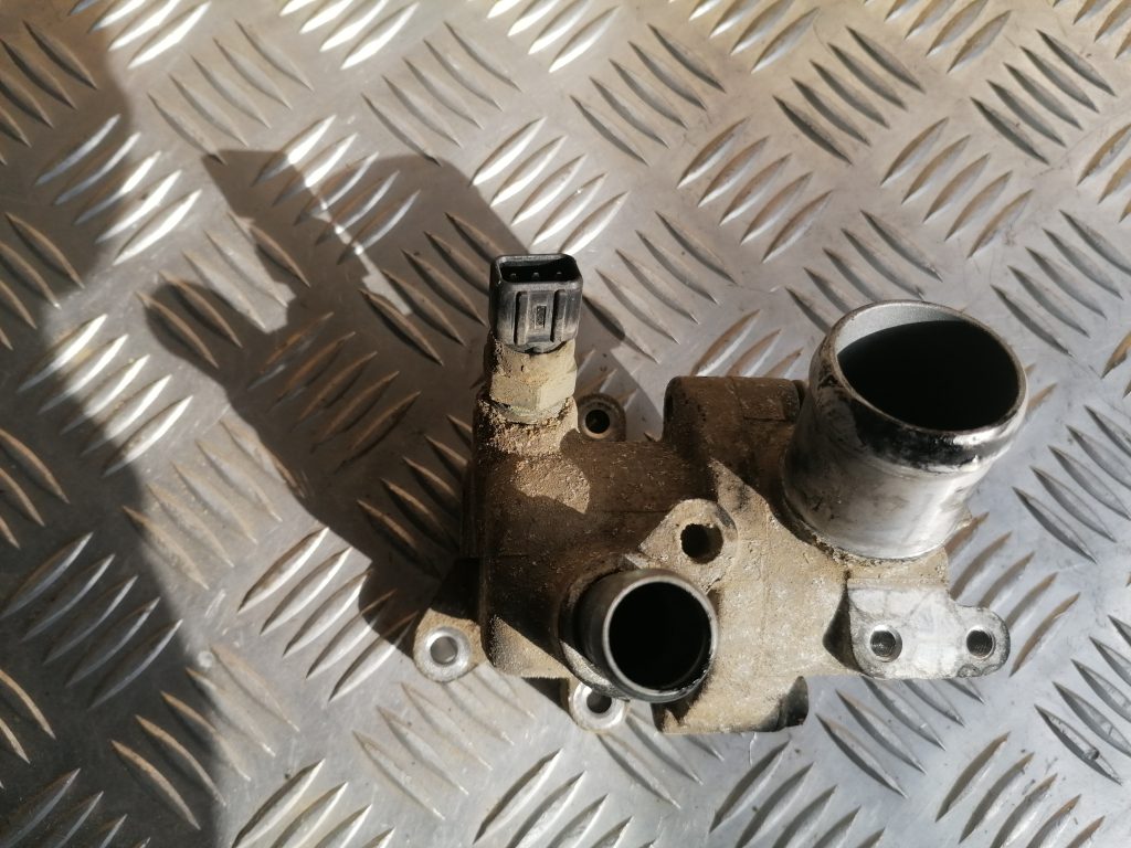 Termostata korpuss priekš HYUNDAI I30 2012 3 Termostata korpuss priekš HYUNDAI I30 2012