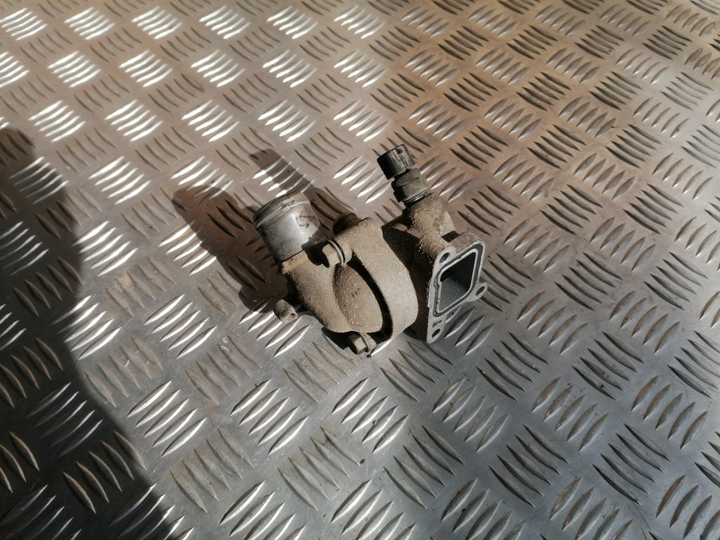 Termostata korpuss priekš HYUNDAI I30 2012 2 Termostata korpuss priekš HYUNDAI I30 2012