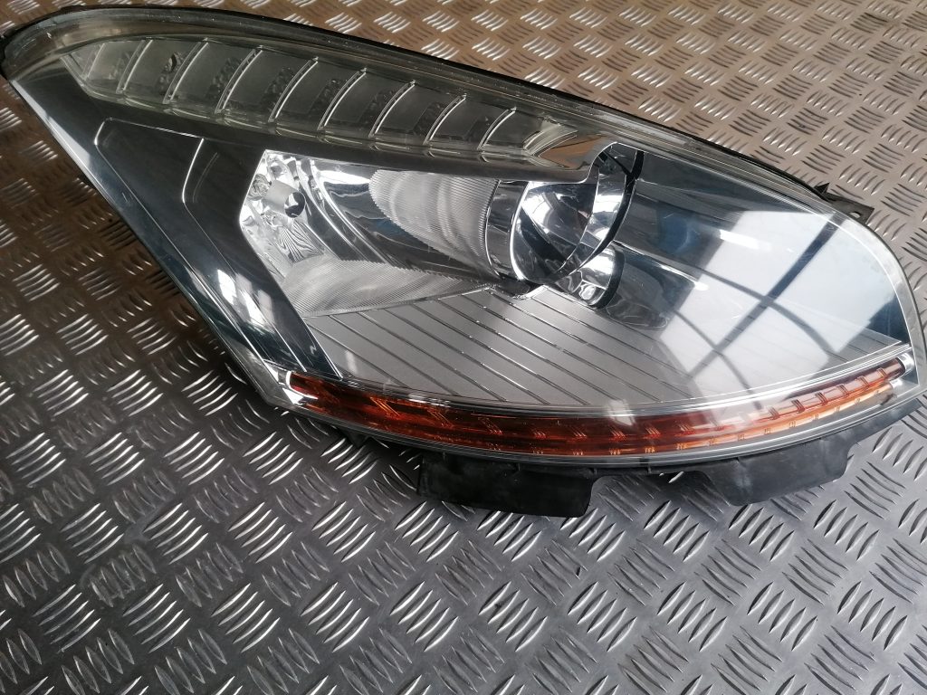 Priekšējais labais lukturis priekš CITROEN PICASSO 2007