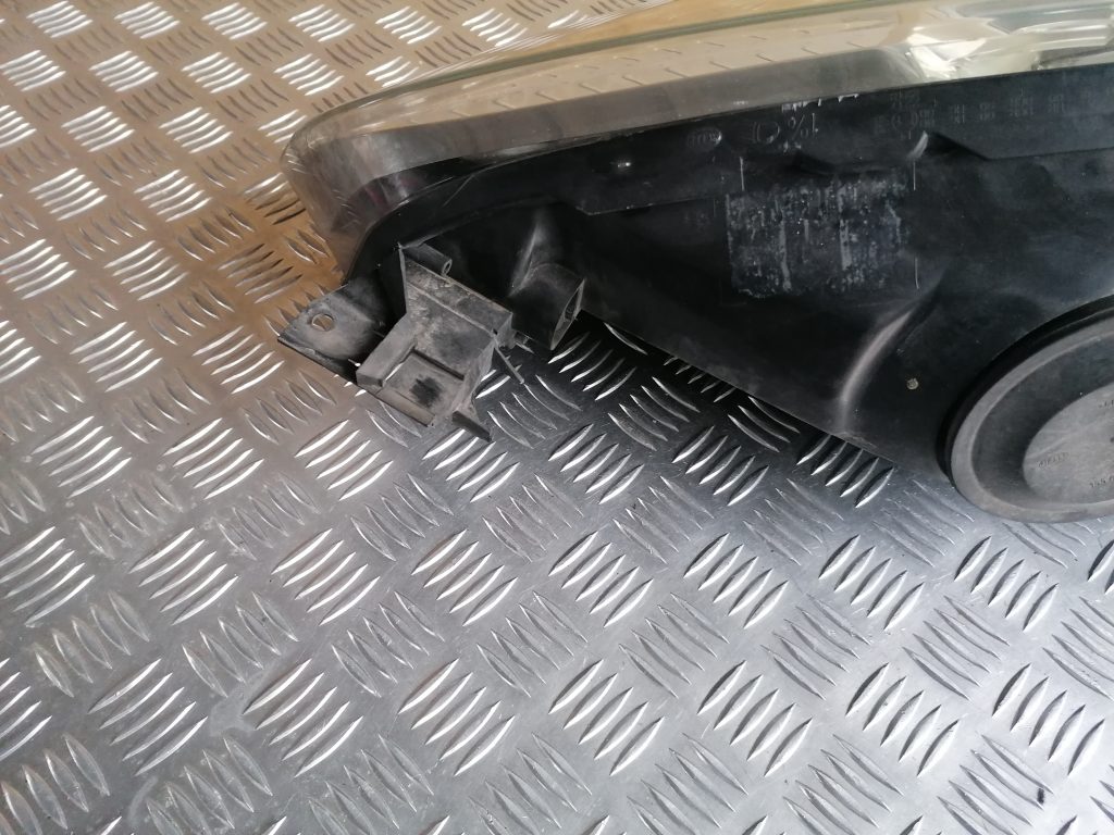 Priekšējais labais lukturis priekš CITROEN PICASSO 2007