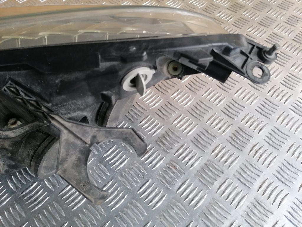 Priekšējais labais lukturis priekš CITROEN PICASSO 2007