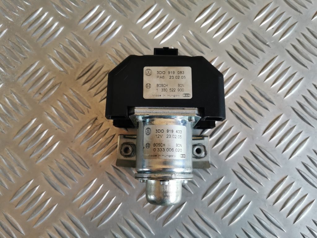 Pozitīva elektrovada klemma priekš VW PHAETON 2005