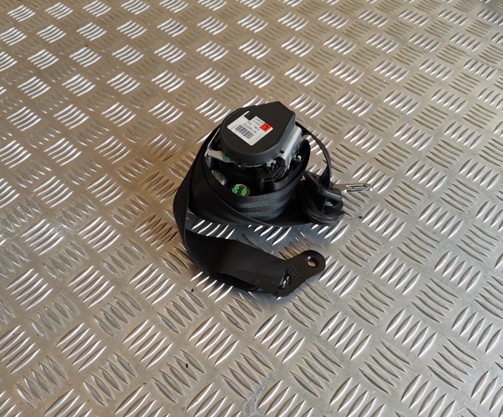 Priekšējā kreisā drošības josta priekš VW PHAETON 2005 1 Priekšējā kreisā drošības josta priekš VW PHAETON 2005