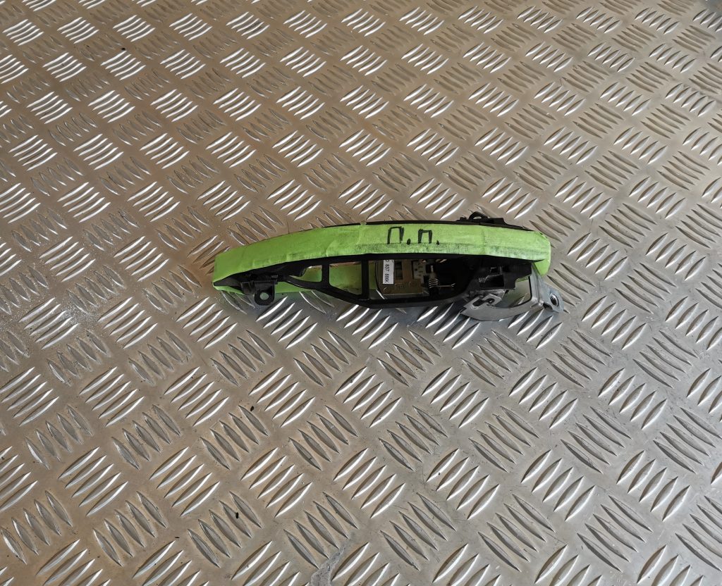 Priekšējāis labais durvju rokturis priekš VW PHAETON 2005 1 Priekšējāis labais durvju rokturis priekš VW PHAETON 2005