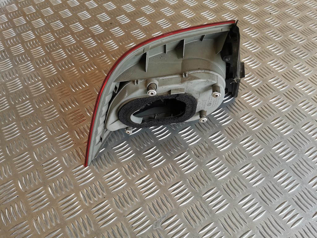 Aizmugurējais labais lukturis priekš VW PHAETON 2005 2 Aizmugurējais labais lukturis priekš VW PHAETON 2005