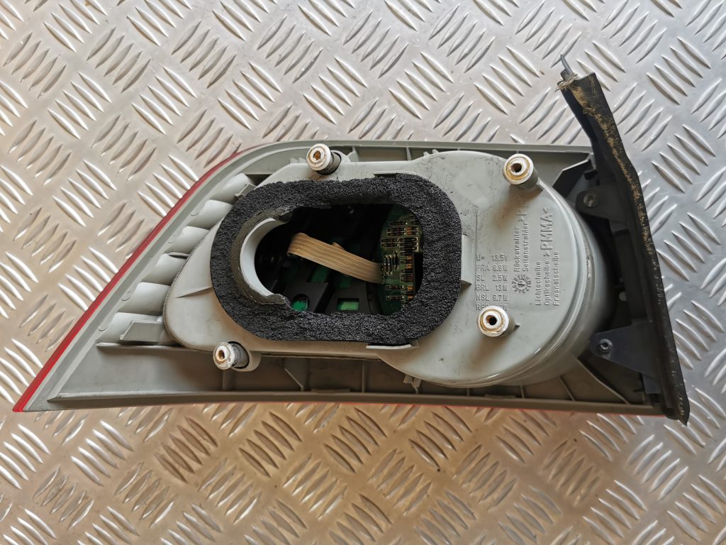 Aizmugurējais labais lukturis priekš VW PHAETON 2005 4 Aizmugurējais labais lukturis priekš VW PHAETON 2005