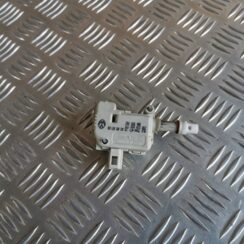 Degvielas tvertnes vāka slēdzene priekš VW PHAETON 2005