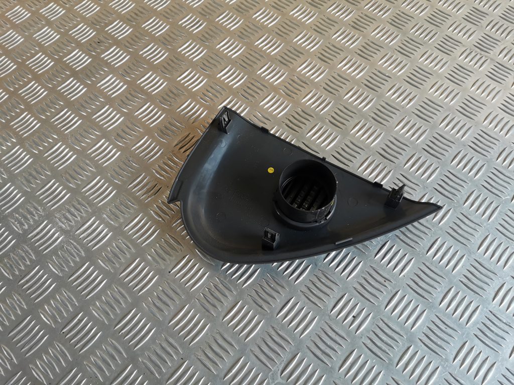 Mērinstrumentu paneļa sānu apdare priekš VW PHAETON 2005 2 Mērinstrumentu paneļa sānu apdare priekš VW PHAETON 2005