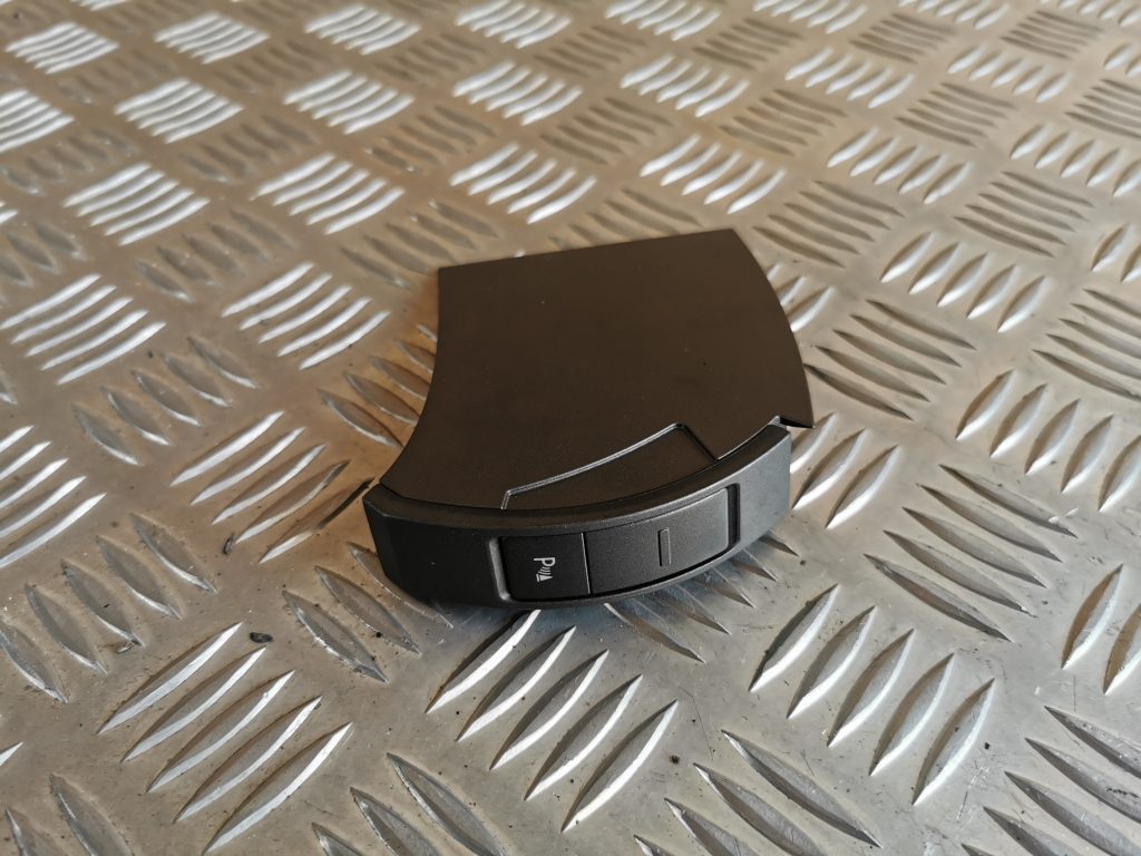 Parkošanās devēju poga priekš VW PHAETON 2005