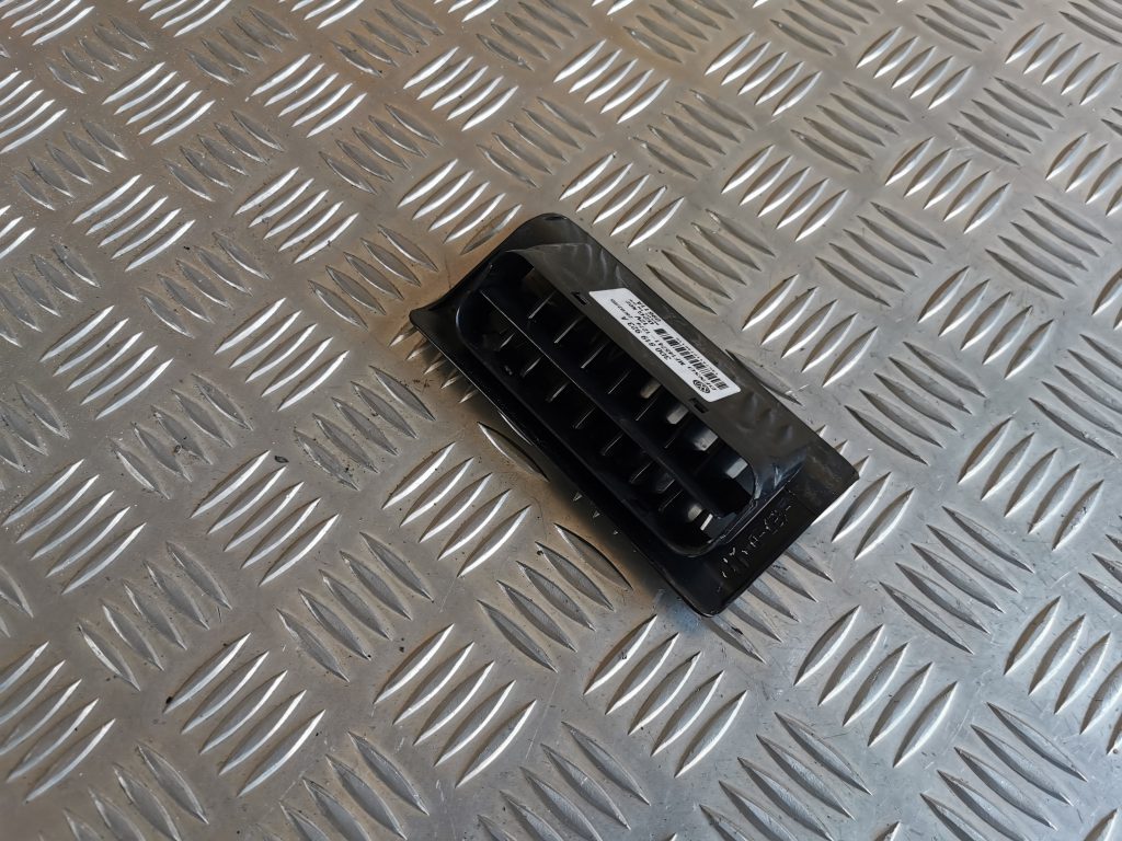 Salona statnes gaisa vads priekš VW PHAETON 2005 2 Salona statnes gaisa vads priekš VW PHAETON 2005