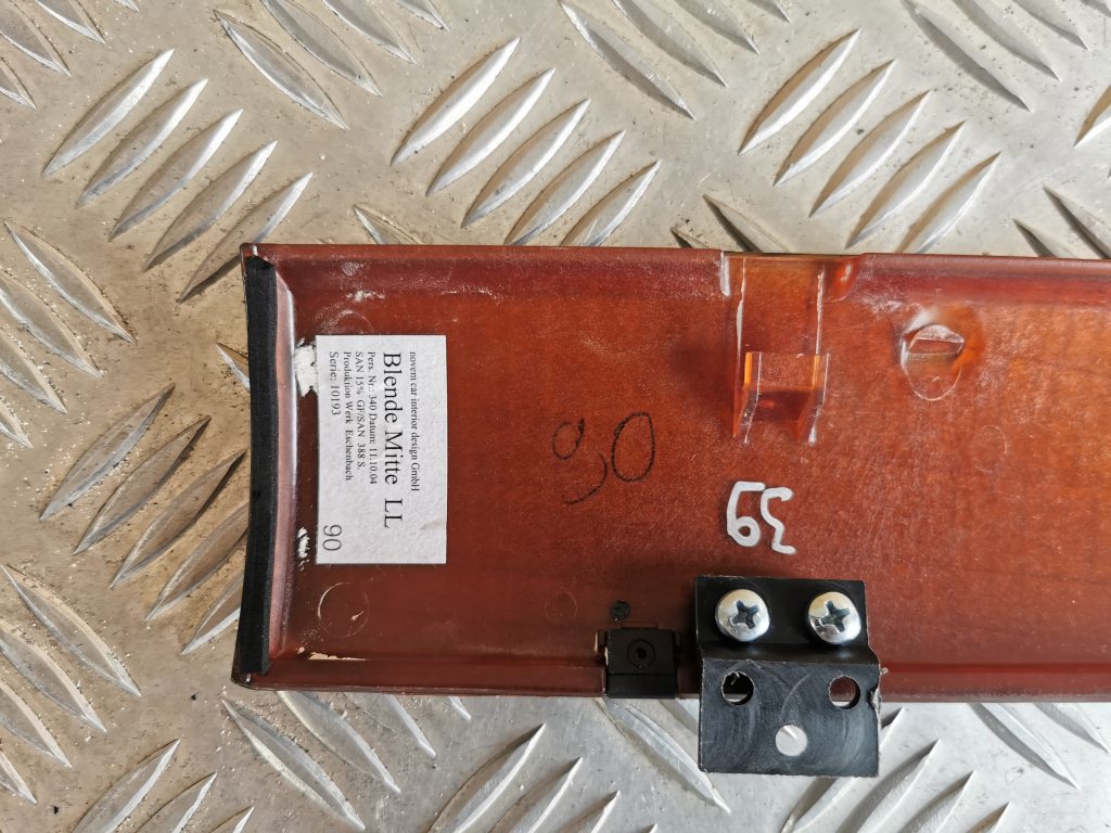 Mērinstrumentu paneļa dekoratīvā uzlika priekš VW PHAETON 2005 3 Mērinstrumentu paneļa dekoratīvā uzlika priekš VW PHAETON 2005