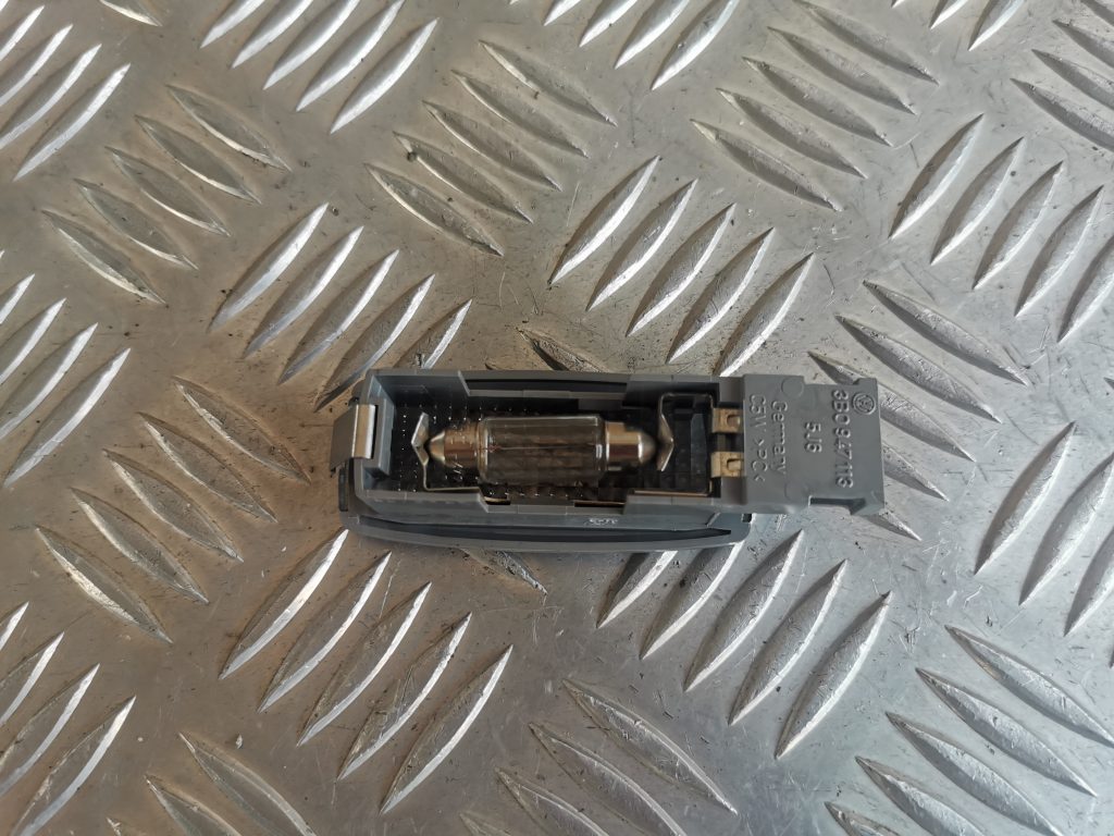 Saules aizsarga apgaismojums priekš VW PHAETON 2005 2 Saules aizsarga apgaismojums priekš VW PHAETON 2005