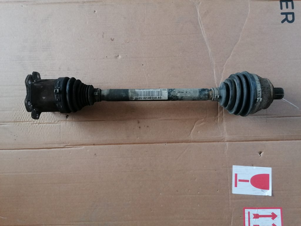 Pusass priekšējā kreisā priekš VW PHAETON 2005 1 Pusass priekšējā kreisā priekš VW PHAETON 2005