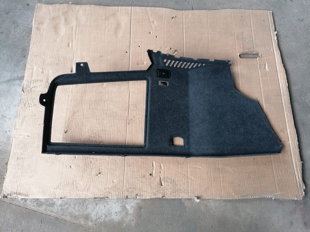 Bagāžnieka nodalījuma sānu apdare priekš VW PHAETON 2005 1 Bagāžnieka nodalījuma sānu apdare priekš VW PHAETON 2005