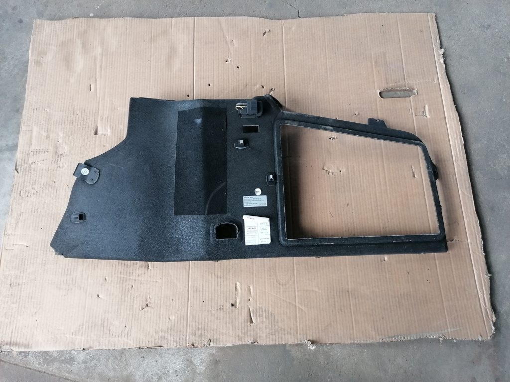 Bagāžnieka nodalījuma sānu apdare priekš VW PHAETON 2005 3 Bagāžnieka nodalījuma sānu apdare priekš VW PHAETON 2005