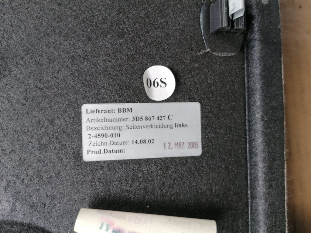 Bagāžnieka nodalījuma sānu apdare priekš VW PHAETON 2005 4 Bagāžnieka nodalījuma sānu apdare priekš VW PHAETON 2005