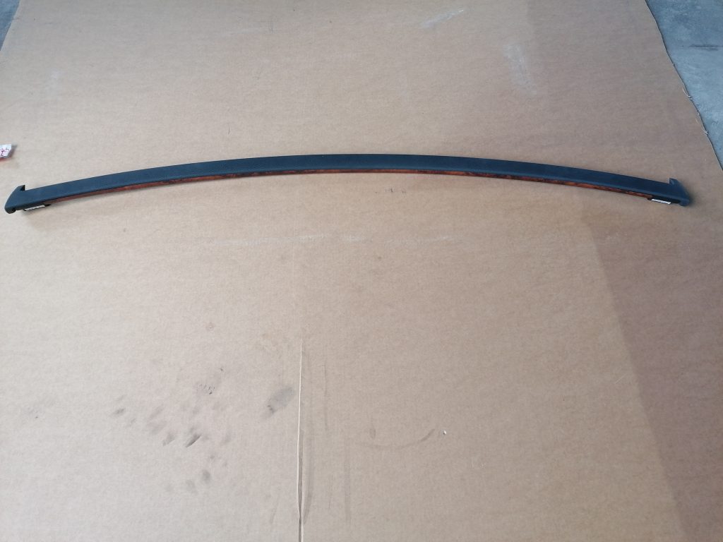 Mērinstrumentu paneļa dekoratīvā uzlika priekš VW PHAETON 2005 1 Mērinstrumentu paneļa dekoratīvā uzlika priekš VW PHAETON 2005